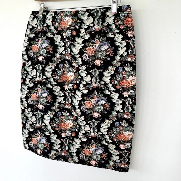 Philosophy pencil  skirt, midi length, in a floral print, unlined - Picture 3 of 11